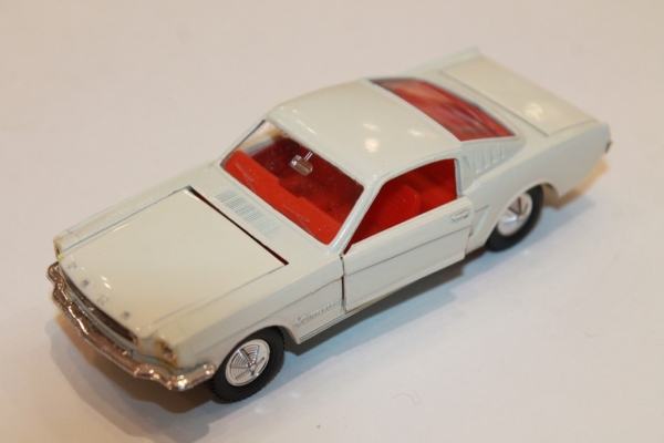 Dinky Toys England Ford Mustang Fastback 1966 DieCastmodel in original box (8261)